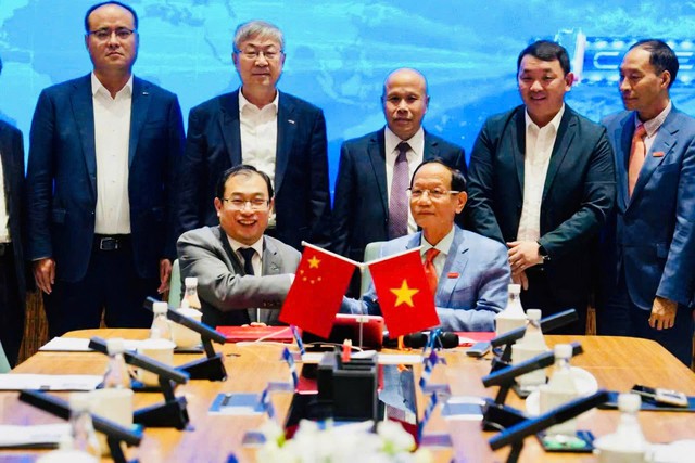 Ông Vũ Văn Tiền bắt tay tập đoàn ô tô Trung Quốc, mở rộng sang chip bán dẫn, robot và đóng tàu - Ảnh 1.