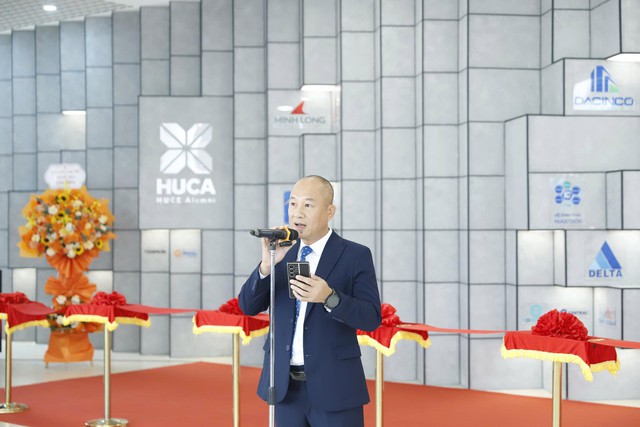 Tổng giám đốc Hòa Phát Nguyễn Việt Thắng về thăm trường ĐH, chia sẻ: “Dù đi đâu cũng luôn tự hào là cựu sinh viên Xây dựng” - Ảnh 3.