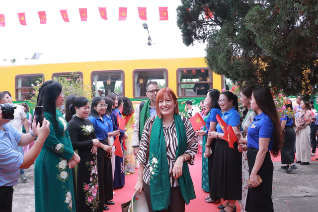 Sáng nay - 30/10, một đoàn tàu đặc biệt vừa khởi hành từ ga Hà Nội - Ảnh 4.