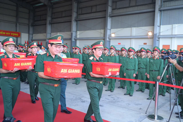 Đ&uacute;ng h&ocirc;m nay 5/10, s&acirc;n bay quốc tế Cần Thơ ghi nhận 1 m&aacute;y bay thực hiện nhiệm vụ đặc biệt cất c&aacute;nh - Ảnh 1.