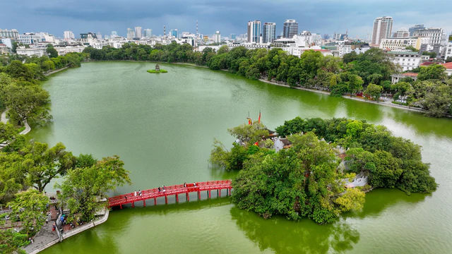 Lần đầu tiên Hà Nội có pháo hoa nước trong đêm mừng 72 năm Giải phóng Thủ đô với 6000 đơn vị pháo hoa do Sun Group tài trợ- Ảnh 1.
