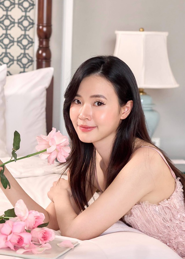 Nữ hotgirl đình đám từng là giảng viên đại học, livestream bán đất “như bán rau”, lấy được đại gia từ ánh nhìn đầu tiên ở nơi đặc biệt - Ảnh 1.