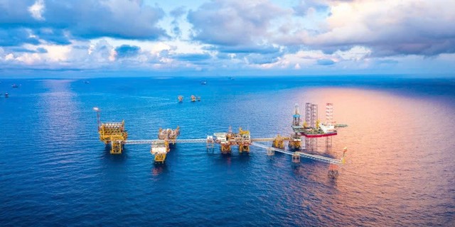 Giàn khoan sâu 3.000m của Việt Nam rung chuyển, mũi khoan chệch hướng bất ngờ báo trúng lớn, dòng dầu phun mạnh với lưu lượng 1.000tấn/ngày, công nghệ cao xuất hiện - Ảnh 1.