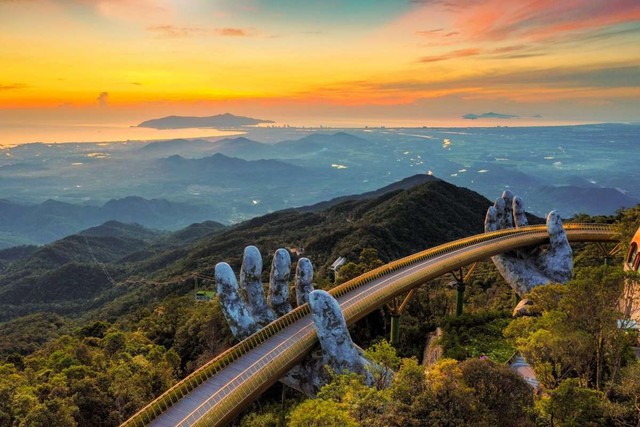 Việt Nam có cây cầu không bắc qua sông suối: Mỗi ngày đón ngàn người, được oscar du lịch vinh danh, nhiều nước xuất hiện phiên bản tương tự - Ảnh 3.