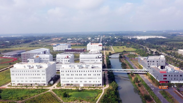  1 trường ĐH công lập đào tạo 100% bằng tiếng Anh, học phí tới 90 triệu đồng/năm: được đầu tư gần 4.000 tỷ đồng, rộng 50,5ha ảnh 1