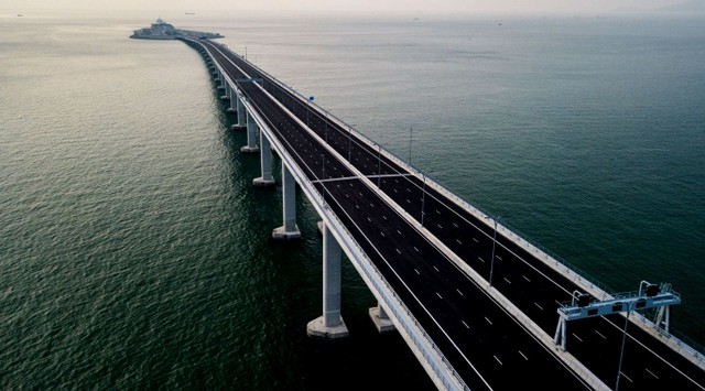 Siêu cầu dài nhất thế giới, vượt cả quãng đường Hà Nội – Hạ Long: Huy động 10.000 người dựng trong 3 năm, sử dụng hơn 4.500 dầm bê tông nặng tới 900 tấn- Ảnh 1.