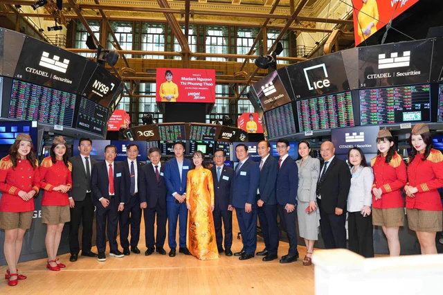 Tỷ phú Nguyễn Thị Phương Thảo tham dự nghi thức rung chuông mở phiên tại Sở giao dịch chứng khoán New York - Ảnh 1.