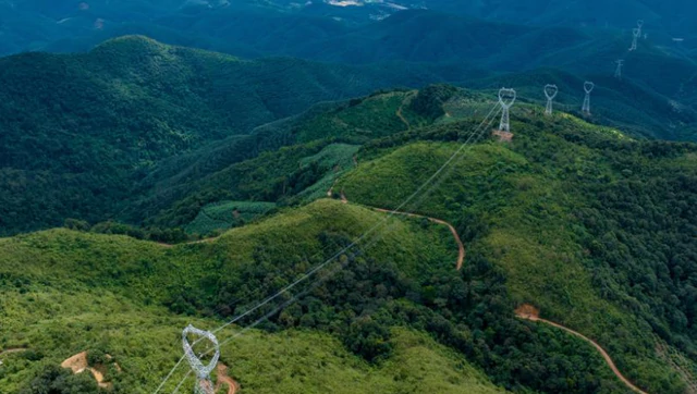 Trung Quốc đầu tư vào láng giềng Việt Nam mở ‘cầu điện’ 500 kV dài 177,5 km, làm một điều chưa từng có - Ảnh 1.