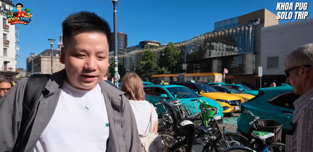 Khoa Pug ngỡ ng&agrave;ng khi đi thử h&atilde;ng taxi của tỷ ph&uacute; Phạm Nhật Vượng ở ch&acirc;u &Acirc;u, nghe t&agrave;i xế tiết lộ: "Đ&atilde; l&aacute;i xe 20 năm nhưng taxi Việt Nam mới l&agrave; số 1" - Ảnh 2.