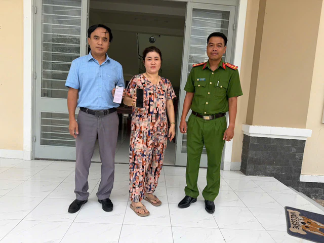 Người đ&agrave;n &ocirc;ng ở Nghệ An chuyển khoản 50.000.000 đồng v&agrave;o t&agrave;i khoản Vietcombank của Trương Thị Ngoan ở T&acirc;y Ninh: C&ocirc;ng an v&agrave;o cuộc r&agrave; so&aacute;t giao dịch- Ảnh 1.