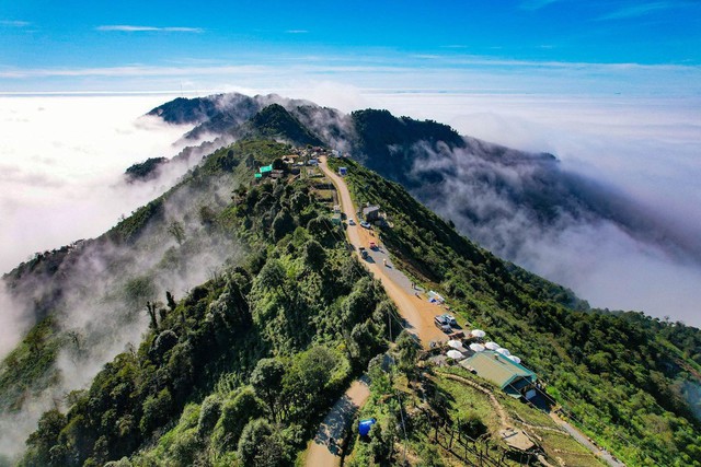 Không phải Sa Pa, Việt Nam có một nơi nằm ở độ cao hơn 1.500 m, sở hữu khí hậu mát mẻ quanh năm chỉ khoảng 15 độ, vừa được Oscar du lịch vinh danh ảnh 2