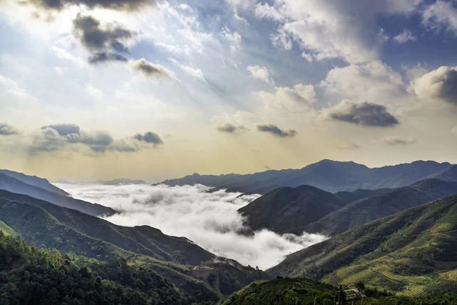 Không phải Sa Pa, Việt Nam có một nơi nằm ở độ cao hơn 1.500 m, sở hữu khí hậu mát mẻ quanh năm chỉ khoảng 15 độ, vừa được Oscar du lịch vinh danh ảnh 1