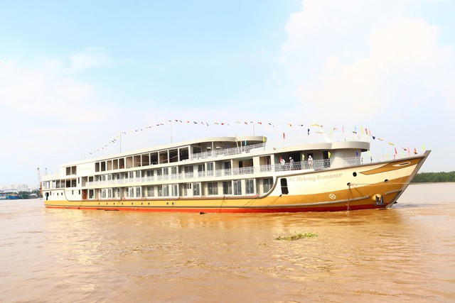 Việt Nam vừa có thêm siêu tàu 100 tỷ đồng được hạ thủy, dài hơn 93m, rộng 14m, cao 3 tầng: Thiết kế như "khách sạn nổi", hành trình dự kiến xuyên sang 1 nước láng giềng ảnh 4