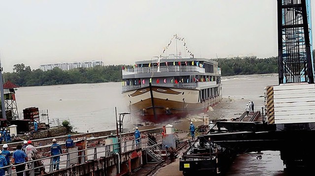 Việt Nam vừa có thêm siêu tàu 100 tỷ đồng được hạ thủy, dài hơn 93m, rộng 14m, cao 3 tầng: Thiết kế như "khách sạn nổi", hành trình dự kiến xuyên sang 1 nước láng giềng ảnh 3