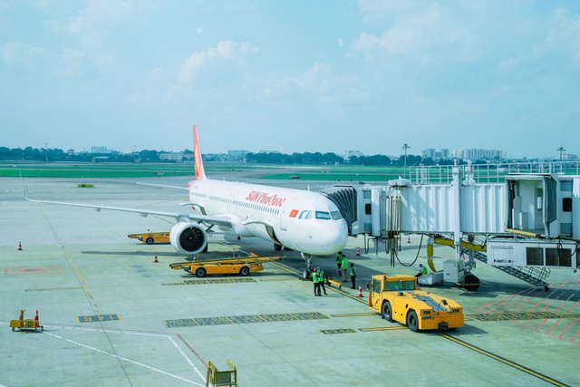 Đúng sáng nay 30/9, sân bay Nội Bài ghi nhận một máy bay đặc biệt chở gần 200 người cất cánh - Ảnh 3.
