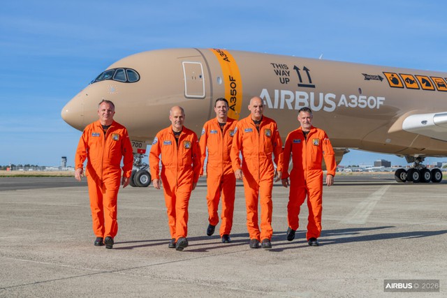 Chiếc Airbus khổng lồ dài gần 71m, sải cánh gần 65m vừa lần đầu cất cánh: Bay liên tục trong hơn 4 giờ, sở hữu cánh cửa lớn nhất ngành, trọng lượng chở được tương đương 11 trực thăng Black Hawk ảnh 5
