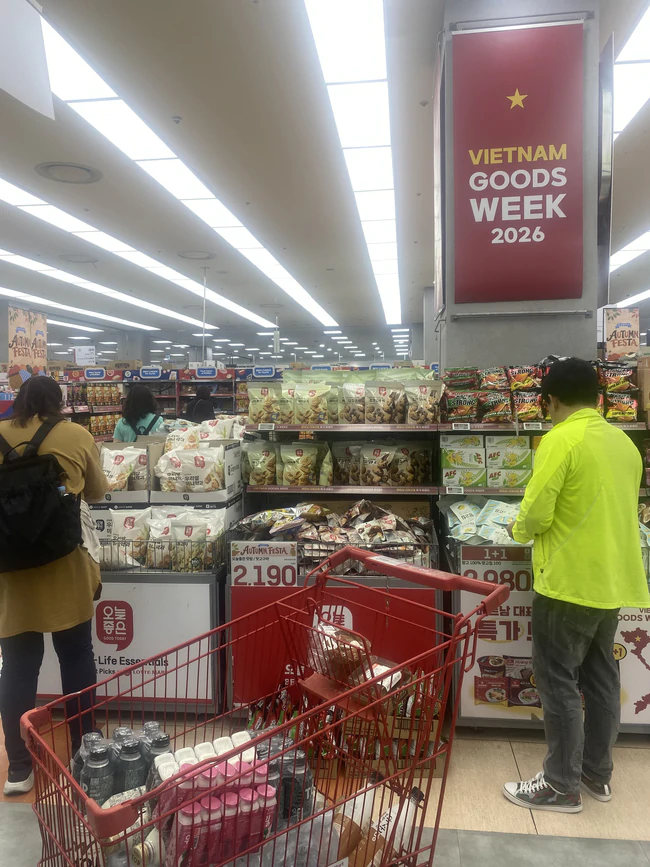 Bất ngờ phát hiện quầy hàng Việt giữa Lotte Mall lớn nhất Hàn Quốc- Ảnh 1.