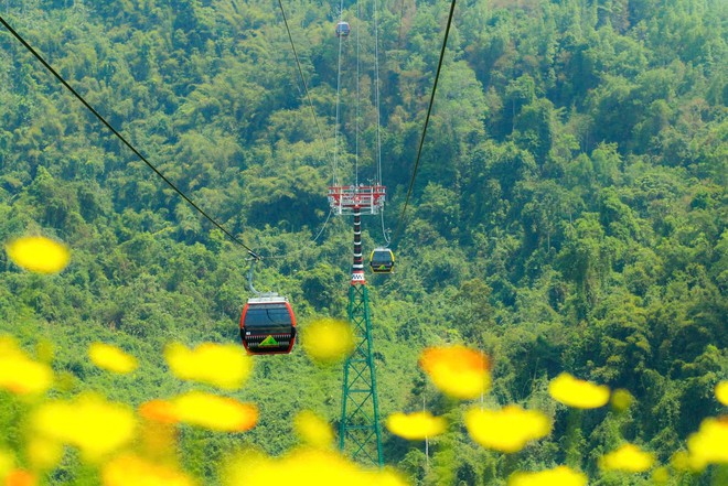 Việt Nam c&oacute; c&ocirc;ng tr&igrave;nh h&igrave;nh rồng d&agrave;i 460 m nối thẳng ra cầu k&iacute;nh, vắt ngang sườn n&uacute;i ở độ cao gần 800 m: Nằm trong dự &aacute;n 2.600 tỷ đồng, vừa x&aacute;c lập kỷ lục Việt Nam v&agrave;o năm ngo&aacute;i - Ảnh 5.
