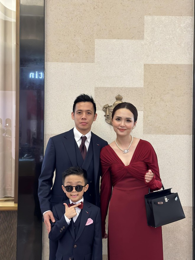 Việt Nam có 1 doanh nhân kín tiếng buôn ô tô, xe máy… mê bóng đá, là bố vợ 2 tuyển thủ quốc gia, con gái bán hàng online kiếm tiền tỷ mỗi tháng - Ảnh 9.