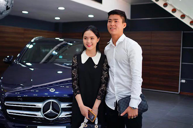 Việt Nam có 1 doanh nhân kín tiếng buôn ô tô, xe máy… mê bóng đá, là bố vợ 2 tuyển thủ quốc gia, con gái bán hàng online kiếm tiền tỷ mỗi tháng - Ảnh 8.