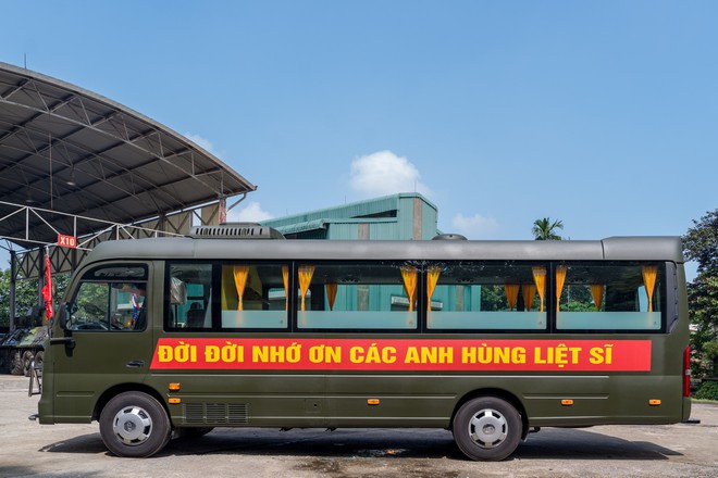 35 xe huyndai county 29 chỗ được thiếu gia, Phó TGĐ sinh năm 1998 bàn giao cho Bộ Quốc phòng, thực hiện nhiệm vụ đặc biệt kéo dài 500 ngày đêm - Ảnh 3.