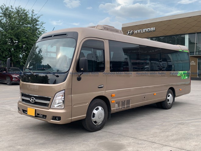 35 xe huyndai county 29 chỗ được thiếu gia, Phó TGĐ sinh năm 1998 bàn giao cho Bộ Quốc phòng, thực hiện nhiệm vụ đặc biệt kéo dài 500 ngày đêm - Ảnh 2.